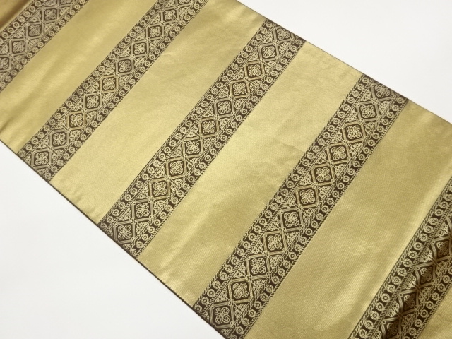 金彩横段に菱・変わり花菱模様刺繍袋帯